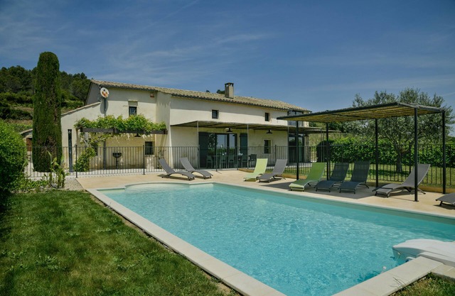 Mas La Romance, calidad, piscina privada vallada, Valle de Cèze, Provenza