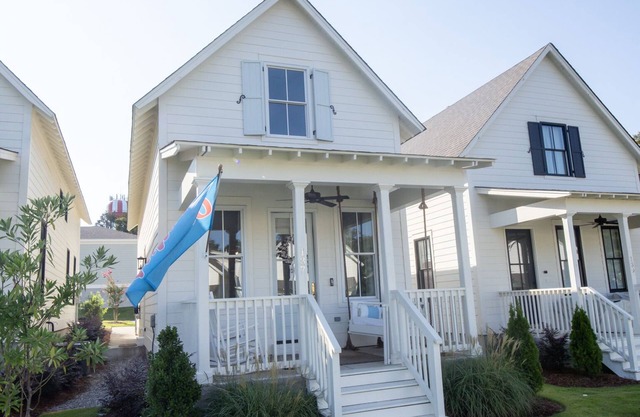 Available for Bid Day! Charming new construction 2-bedroom cottage in The Lamar.