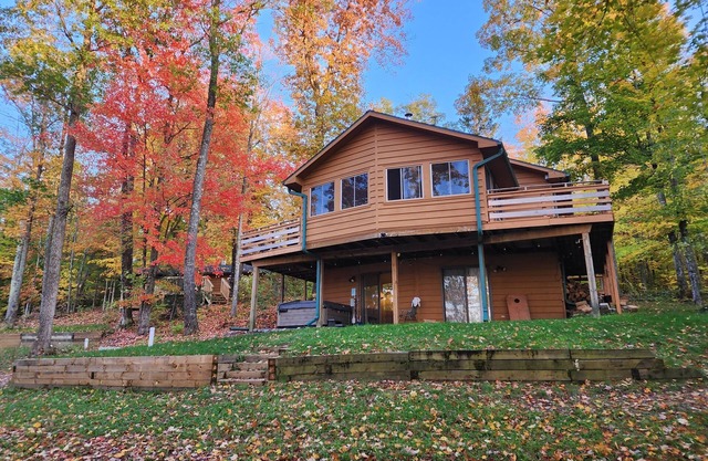Hot Tub Lake Views 2 King Suites + Trails