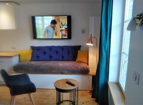 Avec CLIMATISEUR L'établissement APPARTEMENTS DESIGN, vous propose 4 appartements neufs, NETFLIX, lits faits à votre arrivée, serviettes de toilette, Ménage, Wifi, en hyper centre ,Plage à 190m, BOX à Vélos, paiement 3 fois sans frais, prix tout compris