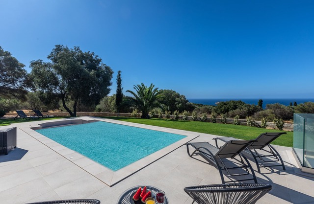 AVITHOS BLUE VILLA