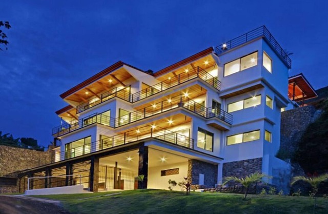 Galardonado condominio de lujo con vista al mar a 275 yardas de la playa