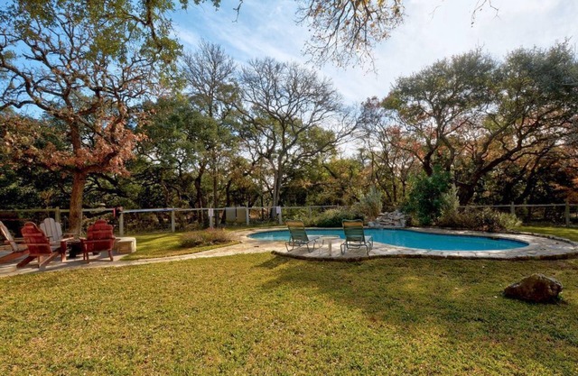 Casa familiar perfecta con piscina, bañera de hidromasaje y sala de juegos