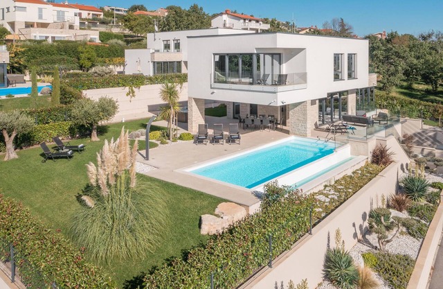 Impresionante casa en Kastelir con.