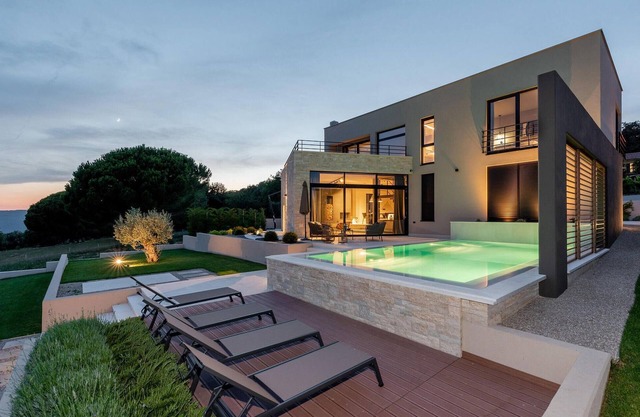 Impresionante casa en Nedescina con.