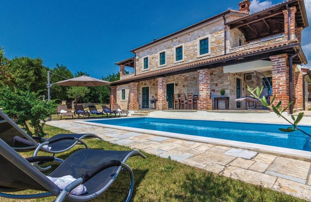 Impresionante casa en Radetici