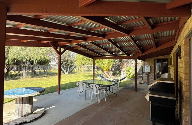 Back Beach Gem! Family beach house sleeps up to 10. Fully fenced backyard