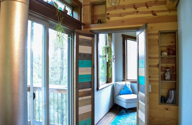Backdoor to GNP: cabaña moderna en el bosque ubicada en North Fork Road