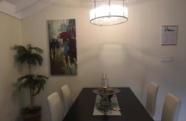 backyard oasis, hot water /Fully AC, 8 mins drive from Ocho Rios central