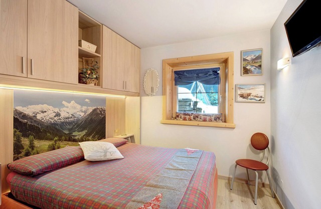 "Baita del Sole Appartamento 3" con vistas a la montaña, Wi-Fi, terraza y jardín