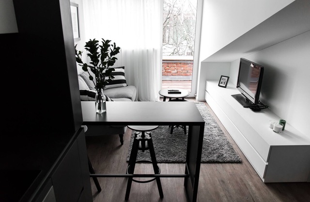 Apartamento con balcón en la calle principal
