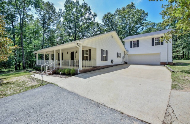 Bama Retreat-sleeps 10-Perfect for Game Days or Vacations