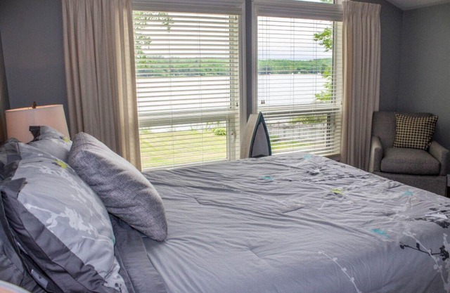 Baptiste Lakehouse - Pet-Friendly Waterfront Cottage w/ Great Swimming!