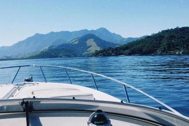 Barco para alugar no paraíso de Angra dos Reis