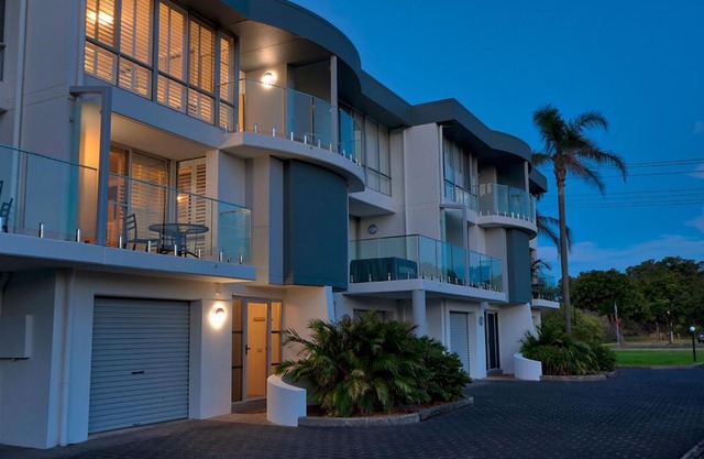 Barefoot 7 Fabulous Fingal Bay