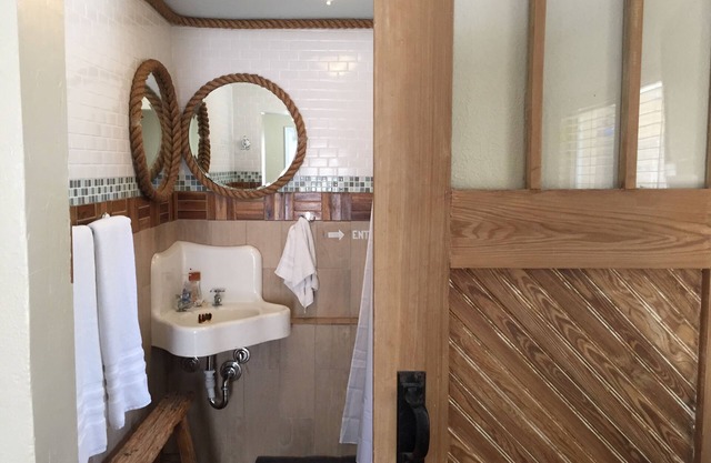 Bearfoot Beach Bungalow! A pie de playa, río, intercoastal y Flagler Ave