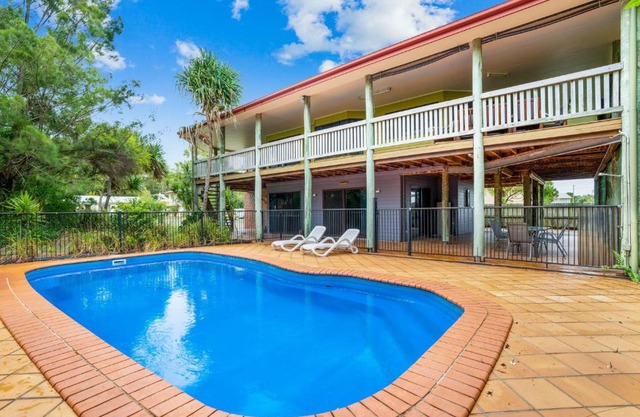 Barnys Rainbow Beach