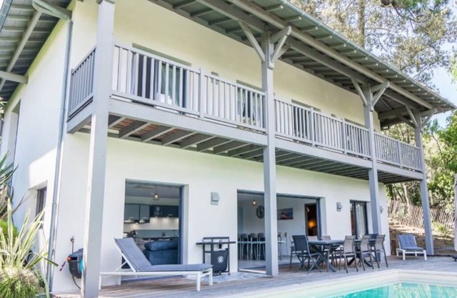 Bassin d'Arcachon, close to the beach, luxury villa in Pyla sur mer with swimming pool.