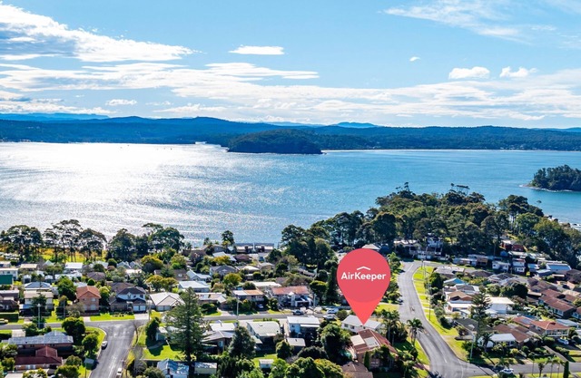 Batehaven Coastal Home Near Corrigans Beach