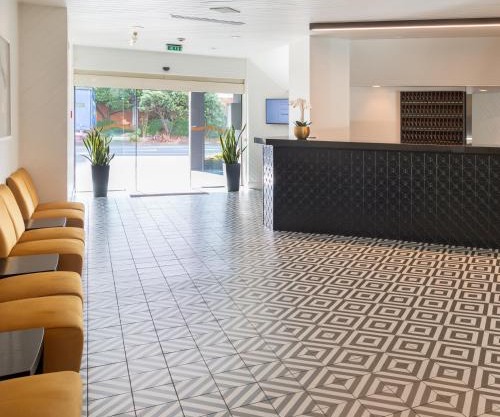 Bay Plaza Hotel