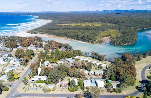 Be Barefoot at Berrara, 200 metres from one of the best beaches on the coast!!!