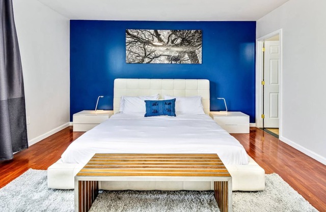 Be My Guest, Gorgeous 2BD Next to Reading Terminal