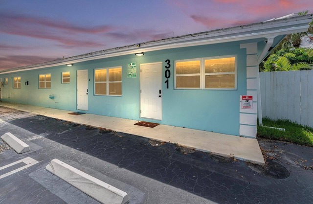 Beach:1 mile- FLL Airport:20 min- 3bed/3 full bath
