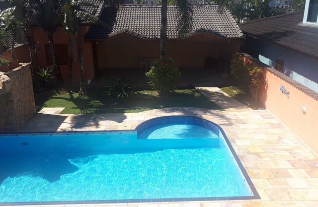 Dirección de playa con piscina
