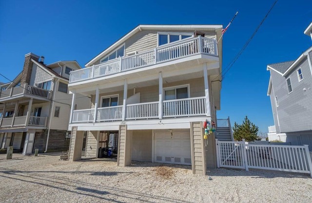 Beach AND Bay Views- Located in the quiet north end of Sea Isle, directly across the street to beach