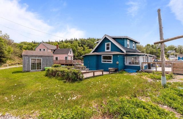 Casa de campo en el océano con Chimenea