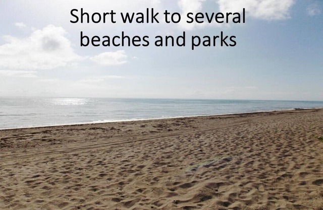 Recientemente renovado, admite mascotas, y pasos de la playa. Echa un vistazo a las grandes tarifas de verano!