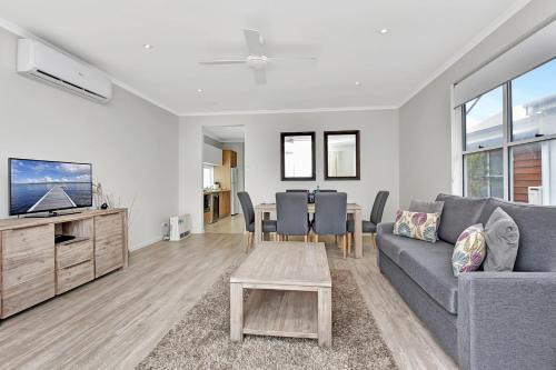 Beach Escape at Caves Beach Villas