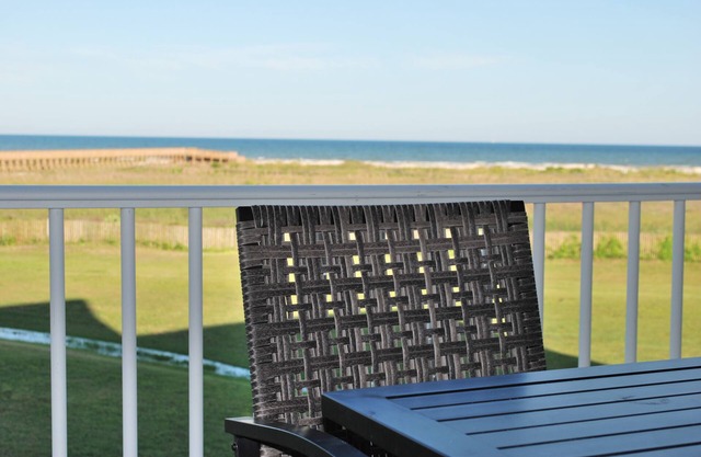 Frente a la playa en Pointe West. ¡Camina hacia la playa y todas las comodidades del club en PW!