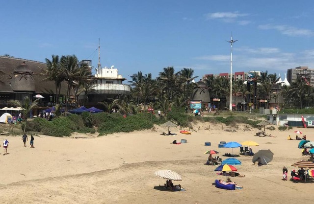 Beach Front Holiday Apartment-Tenbury