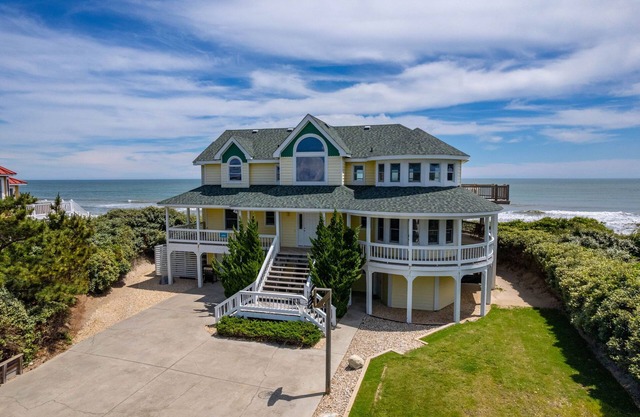 Beach Haven-Oceanfront, awesome ocean views, newly remodeled!!