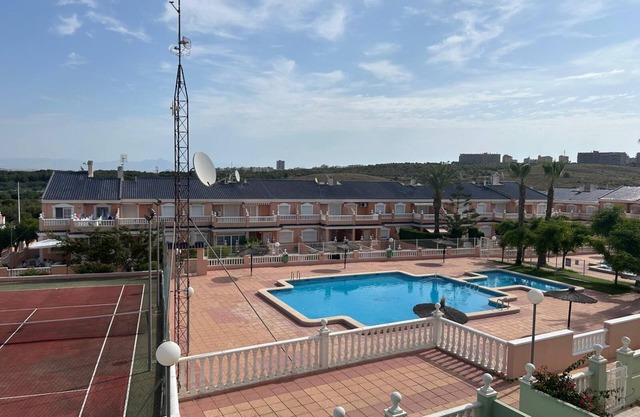 Casa de playa, 2 piscinas y terraza de 50 metros