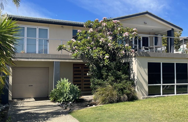 Beach House @ Caves Beach