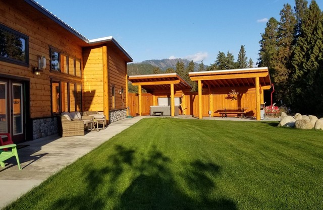 Casa de playa en el río, Leavenworth, playa privada, jacuzzi y barbacoa