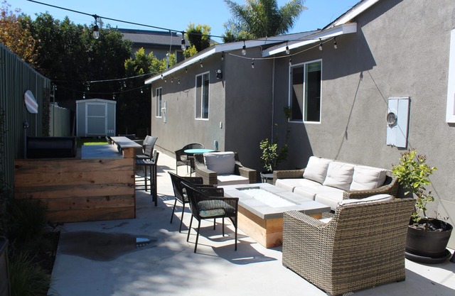 Bungalow estilo de playa Costa Mesa / Newport 1. 2 millas al océano.