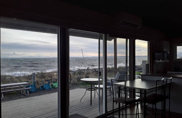 Maravillosas vistas del faro de Dungeness, el estrecho y el monte Baker