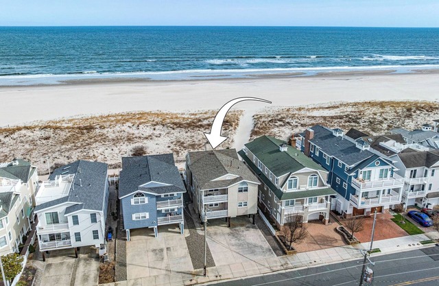 Beachfront 8BR Home in Ocean -Family and Pet-Friendly w/ Deck
