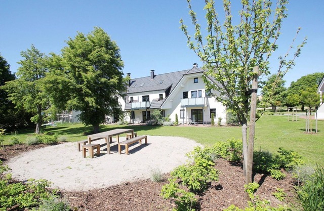 Beachfront apartment with balcony, use of swimming pool and sauna - Rex Rugia apartment 12-7 -