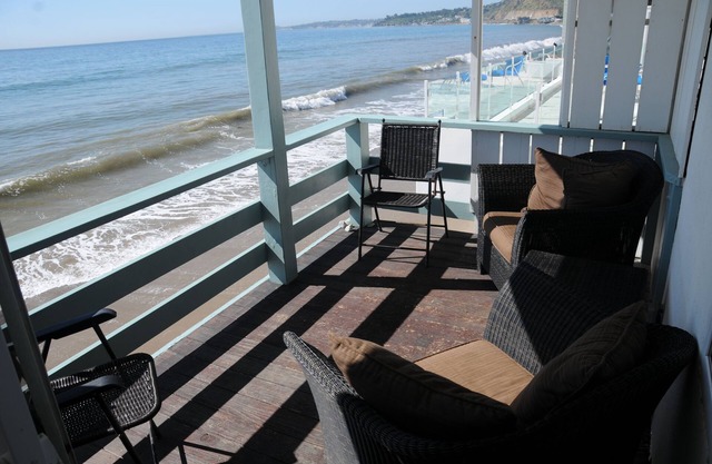 Beachfront Apt - Exclusivo Malibu Rd.