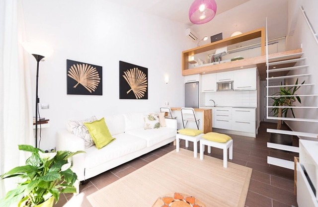 Primera línea de playa, Blanco y Madera. Wifi Gratuito, Piscina Comunitaria