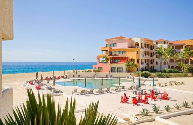 2nd Floor Condo, Steps to the Beach & Local Dining