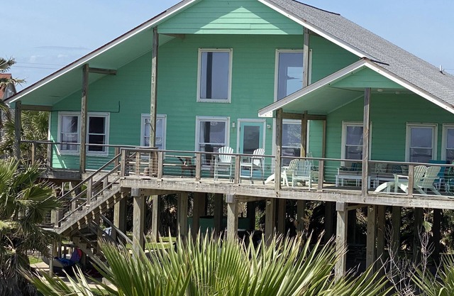 FRENTE AL MAR! ¡RENOVADO! GRAN LOTE PRIVADO!