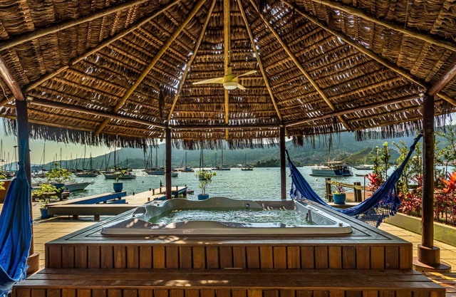 Beach House by the Sea in Angra dos Reis