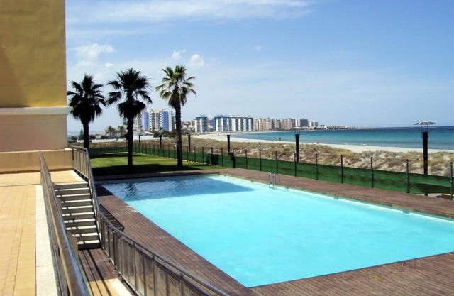 Ático frente al mar con Wi-Fi y piscina