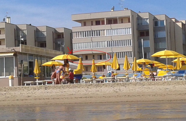 propiedad frente al mar, amplio balcón, vista despejada de ellos