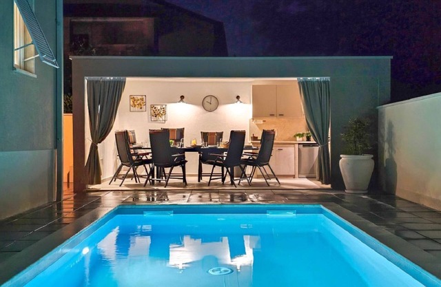 Villa frente al mar con piscina privada, ingeniosa cocina exterior, lavadora y apta para perros